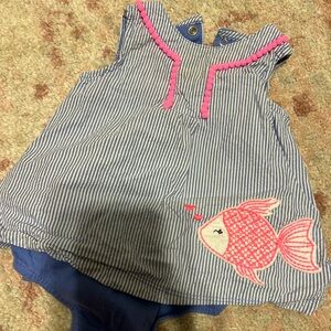 6 months. Just one you made by Carter’s. One piece. Used condition.